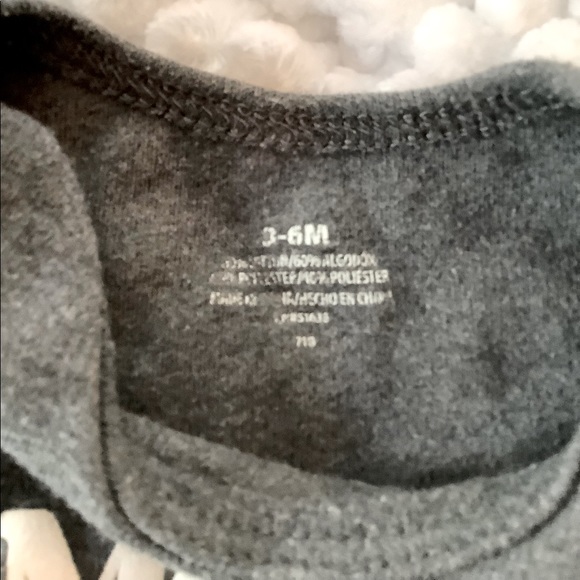 🐣Mommy’s little man Onesie (3-6mo)🐣 - Picture 2 of 4